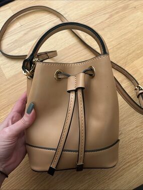 Forever 21 drawstring shoulder bag